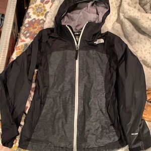 Girls black w/grey M Northface Dryvent windbreaker